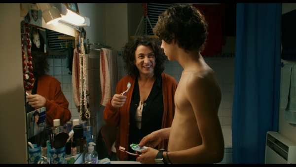 Noémie Lvovsky , Vincent Lacoste Noémie Lvovsky , qui veut faire d'jeun... avec son héros de fils Vincent Lacoste